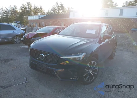 2025 Volvo Xc60 B5 Plus z USA, uszkodzony, nr VIN YV4M12RC2S1132405